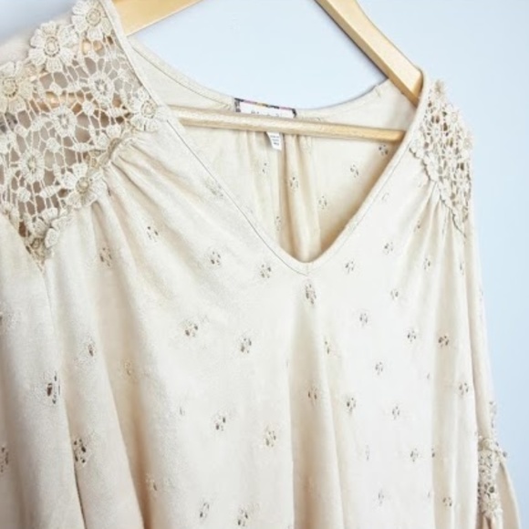 SOLD Eri + Ali Bell Sleeve Calvie Top!! - Picture 2 of 7